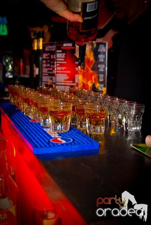 Massive House Attack în Club Atti's, 