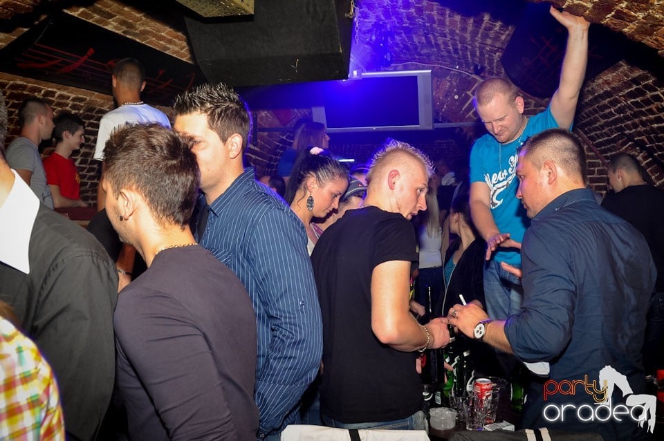 Miercuri e party în Escape Club!, 