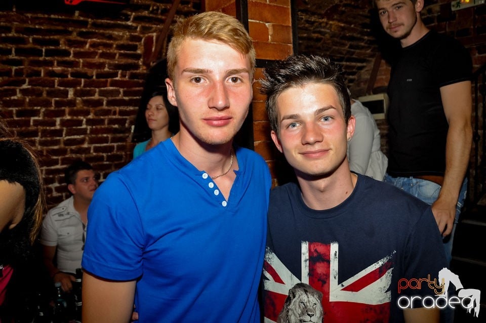 Miercuri e party în Escape Club!, 