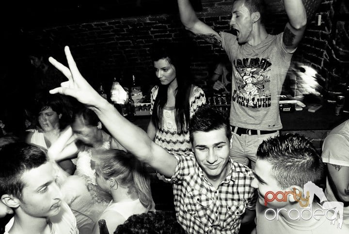 Miercuri e Party în Escape, 