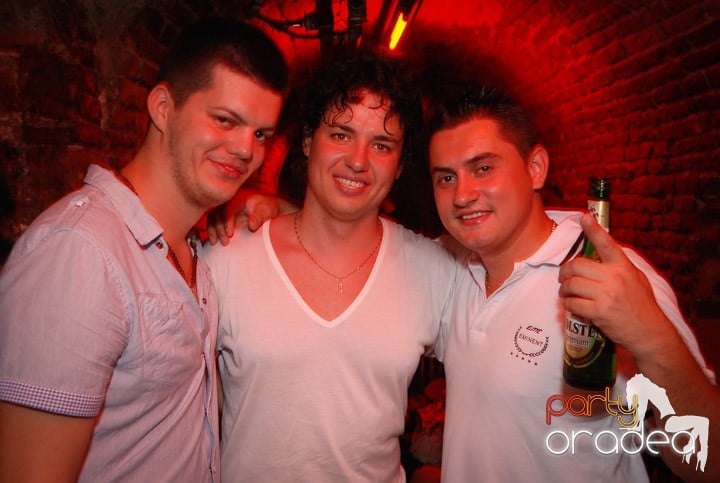 Miercuri e Party în Escape, 