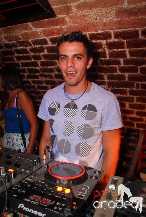 Miercuri e Party în Escape, 