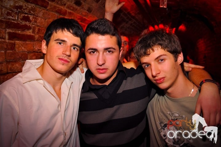 Miercuri în Club Escape, 