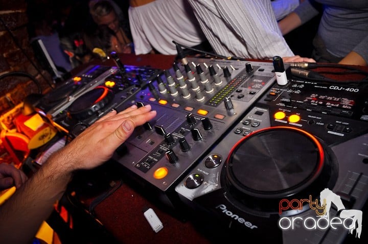 Miercuri în Club Escape, 