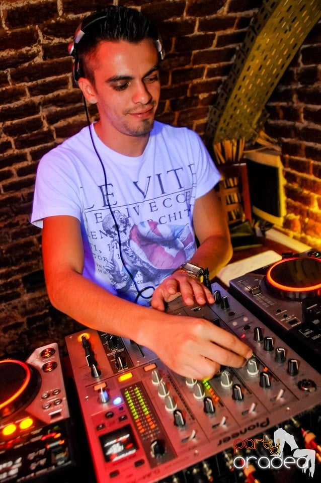 Miercuri în Club Escape, 