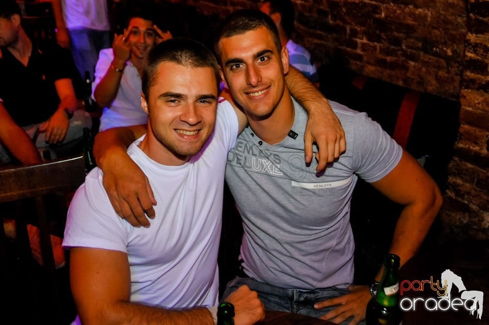 Miercuri în Club Escape, 