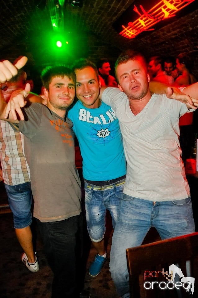 Miercuri în Club Escape, 