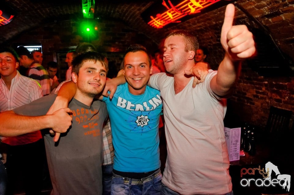 Miercuri în Club Escape, 