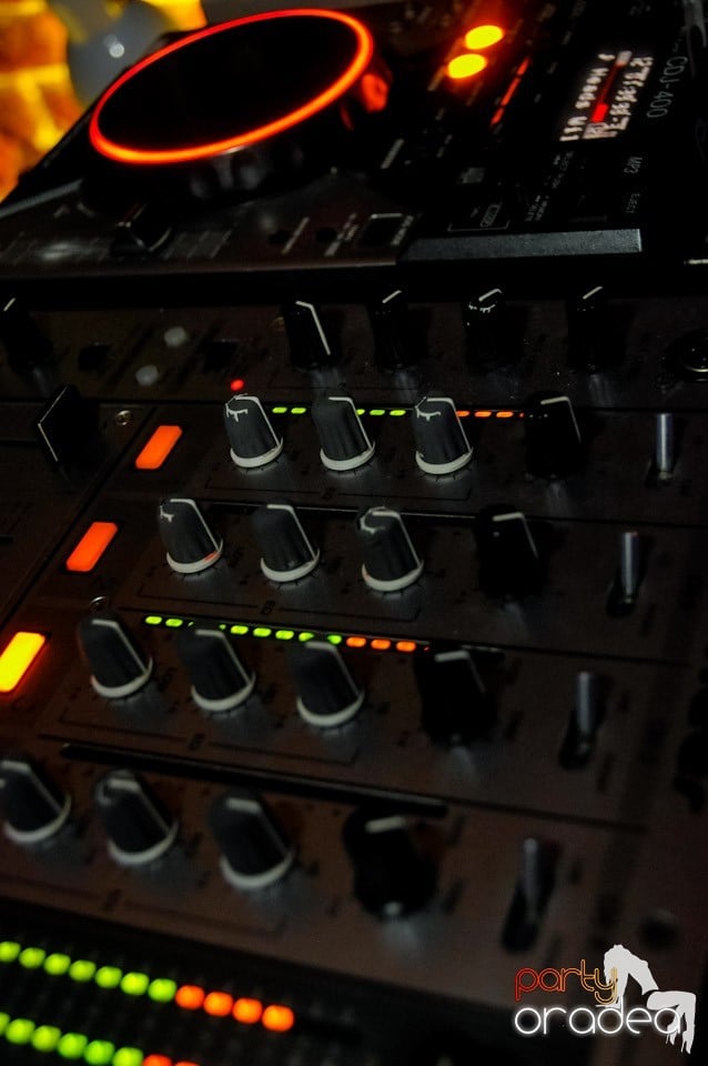 Miercuri în Club Escape, 