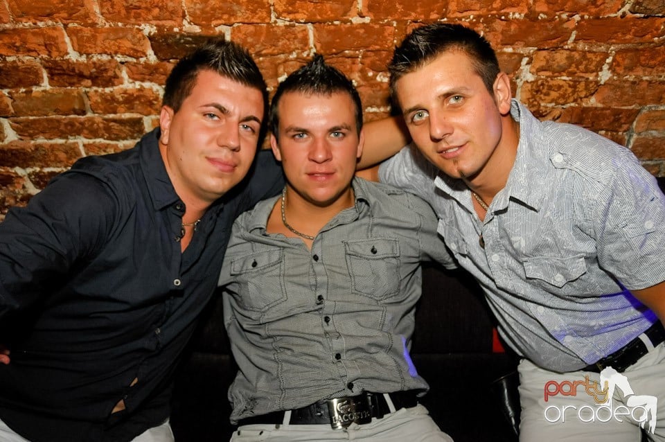 Miercuri în Club Escape, 