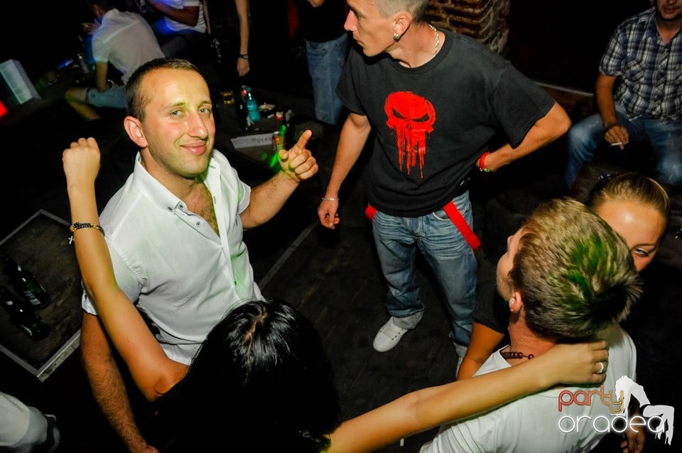 Miercuri în Club Escape, 