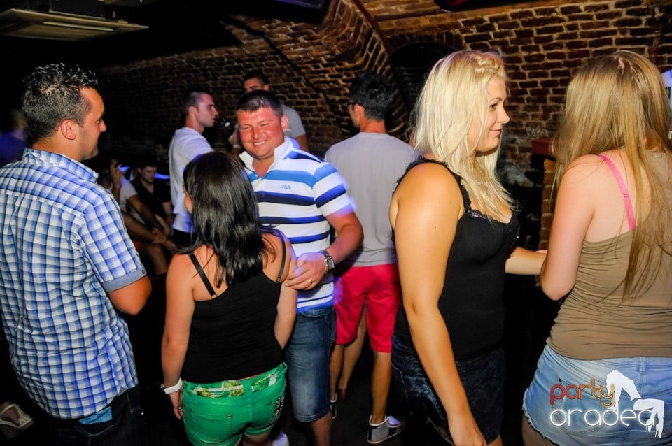 Miercuri în Club Escape, 