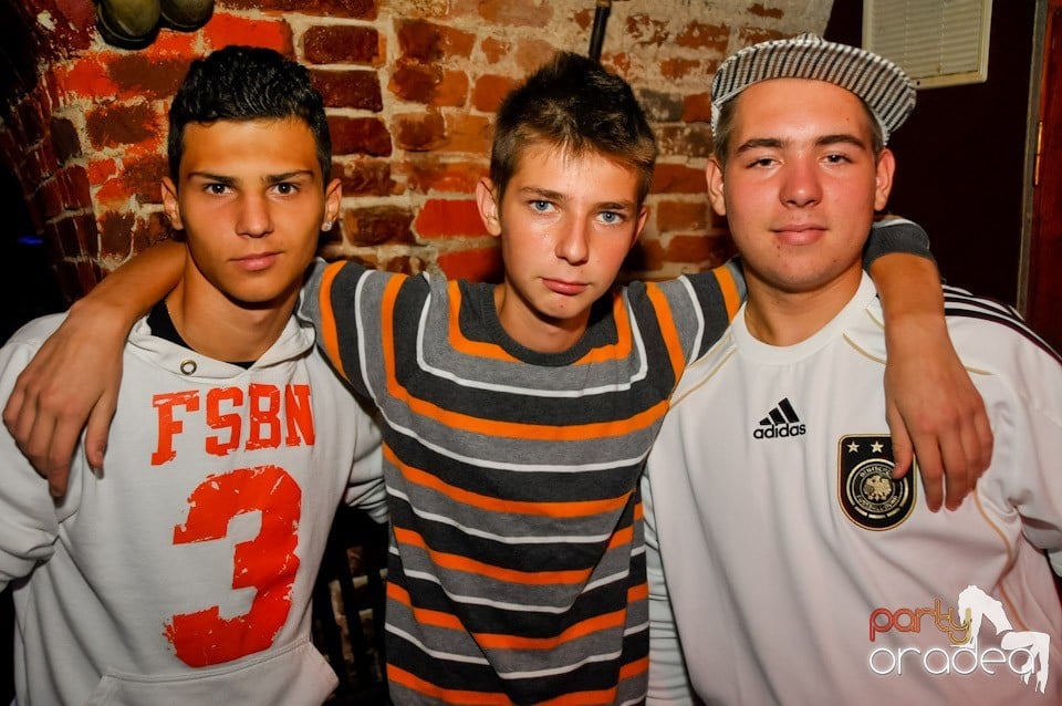 Miercuri în Club Escape, 