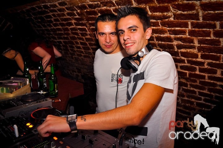 Miercuri în Club Escape, 