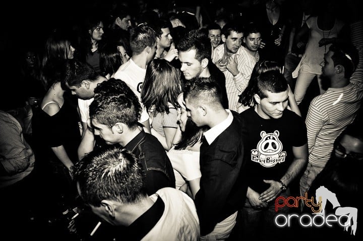 Miercuri în Club Escape, 