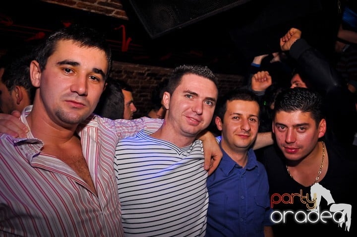 Miercuri în Club Escape, 