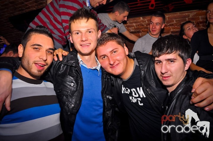 Miercuri în Club Escape, 