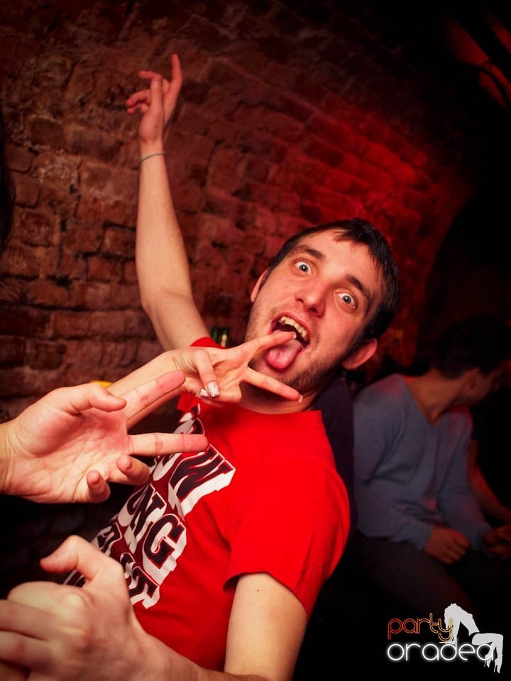 Miercuri noaptea în Club Escape, 