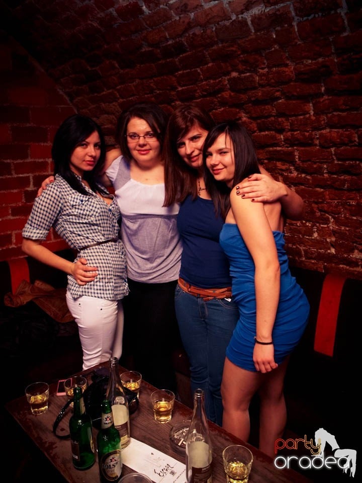 Miercuri noaptea în Club Escape, 