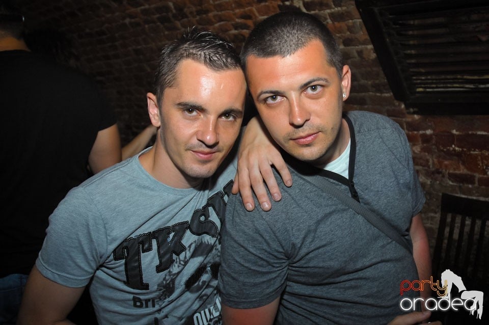 Miercuri noaptea în Escape, 