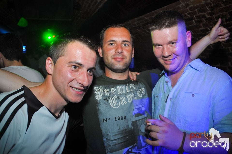 Miercuri noaptea în Escape, 