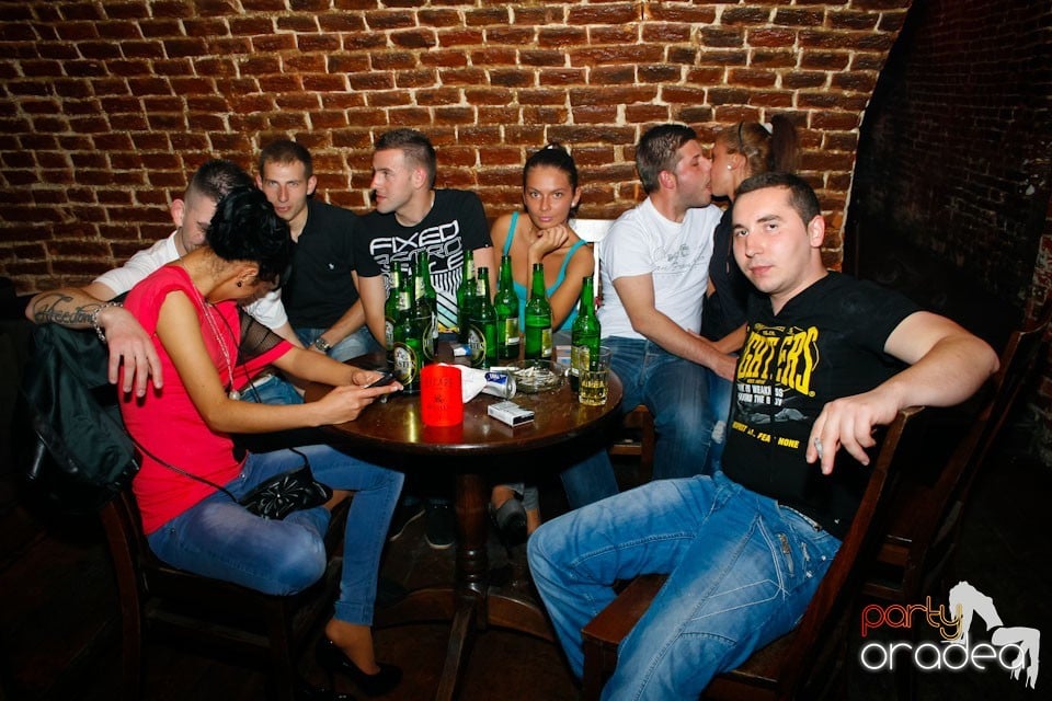 Miercuri seara e party în Club Escape, 