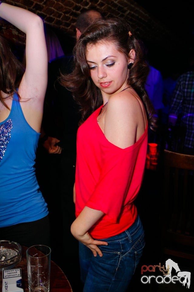 Miercuri seara e party în Club Escape, 