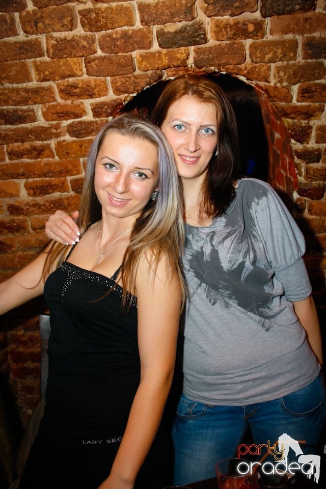 Miercuri seara e party în Club Escape, 