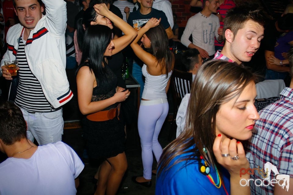 Miercuri seara e party în Club Escape, 