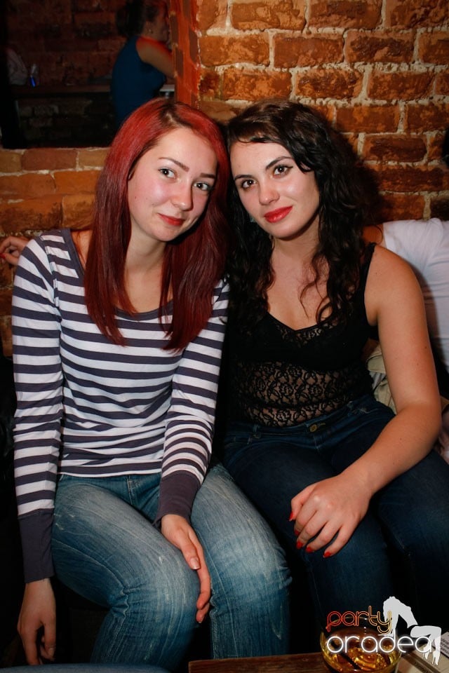 Miercuri seara e party în Club Escape, 