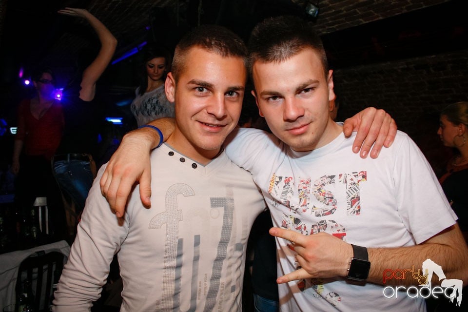 Miercuri seara e party în Club Escape, 