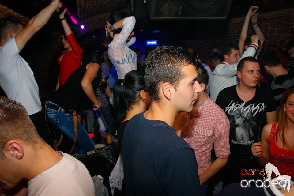 Miercuri seara e party în Club Escape, 