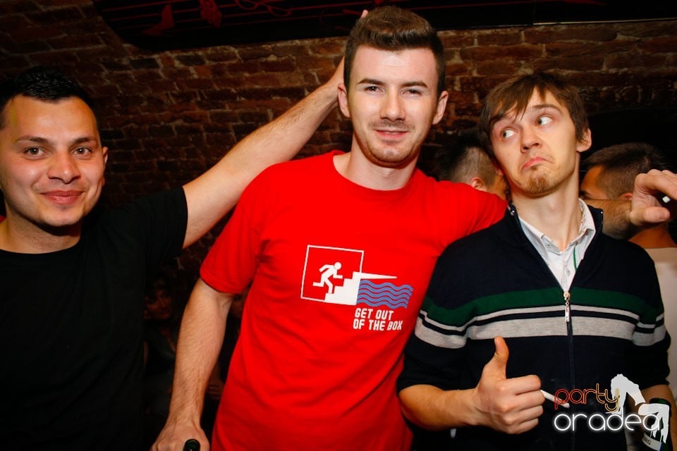 Miercuri seara e party în Club Escape, 