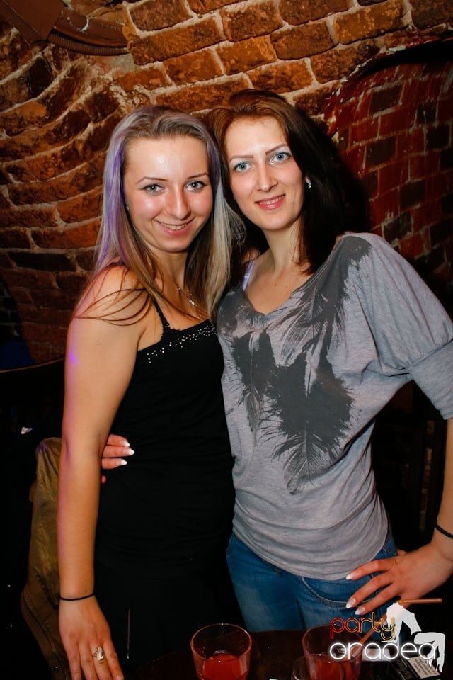 Miercuri seara e party în Club Escape, 