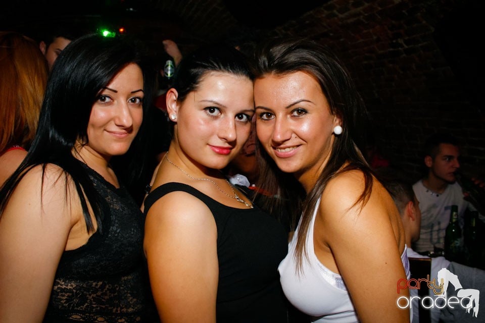 Miercuri seara e party în Club Escape, 