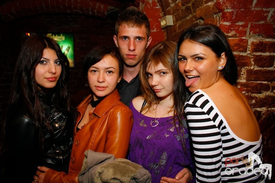 Miercuri seara e party în Club Escape, 