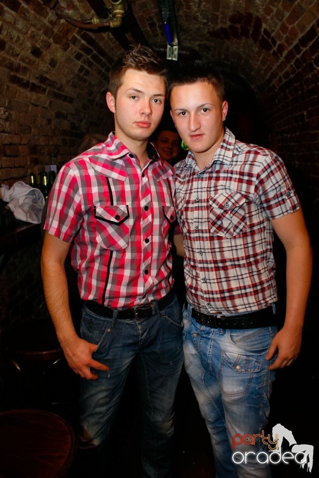 Miercuri seara e party în Club Escape, 