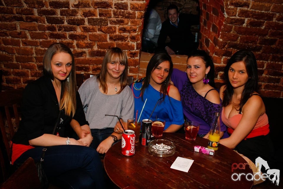 Miercuri seara e party în Club Escape, 