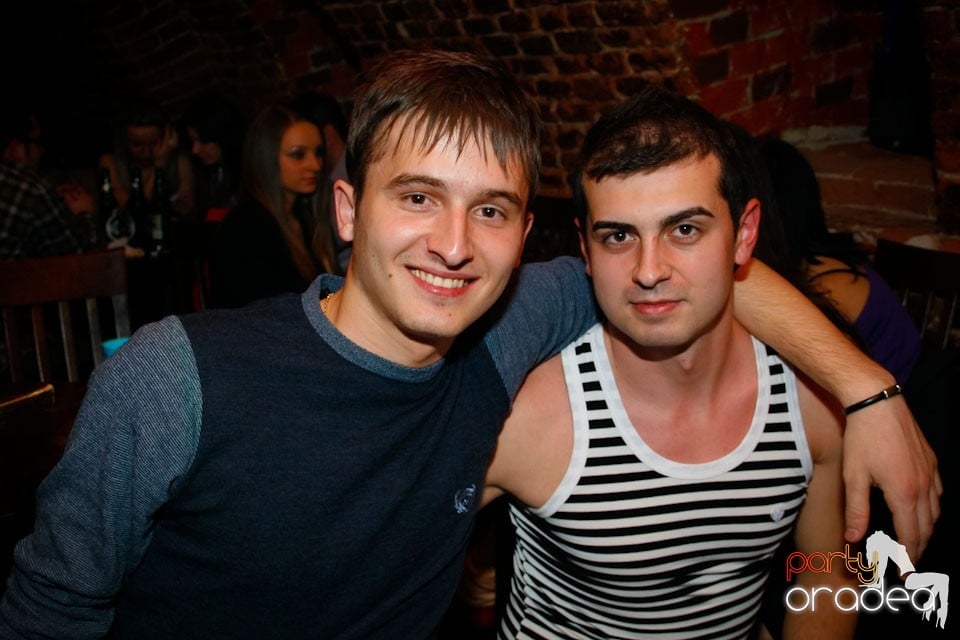 Miercuri seara e party în Club Escape, 