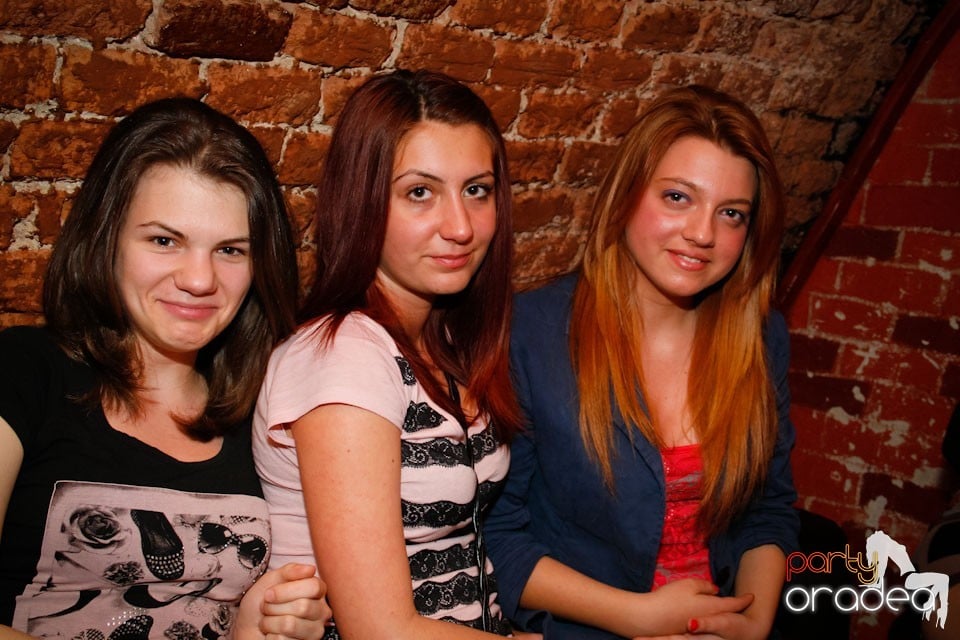 Miercuri seara e party în Club Escape, 