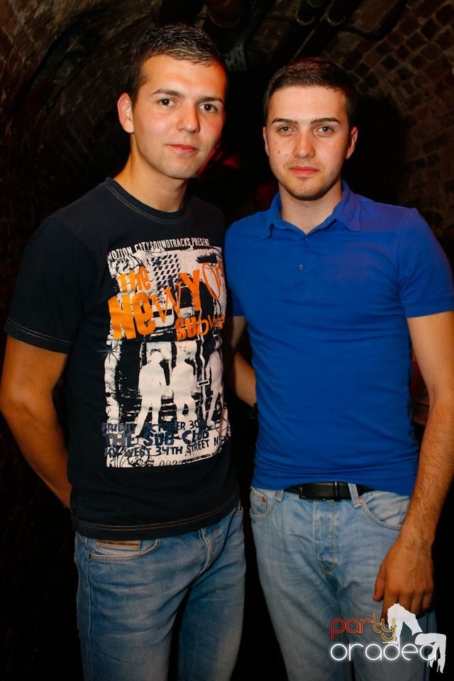 Miercuri seara e party în Club Escape, 