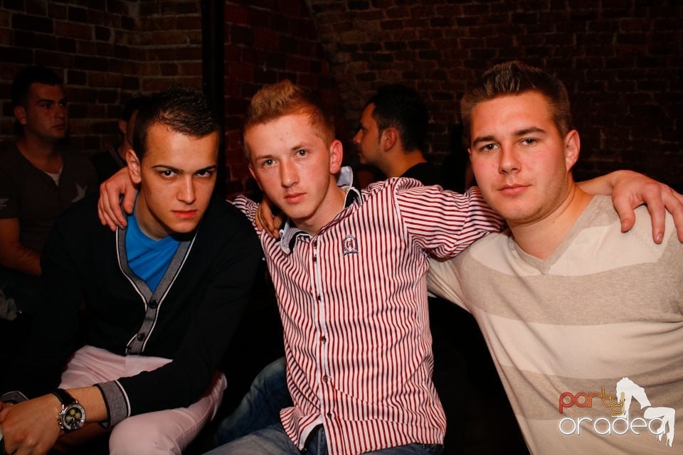 Miercuri seara e party în Club Escape, 