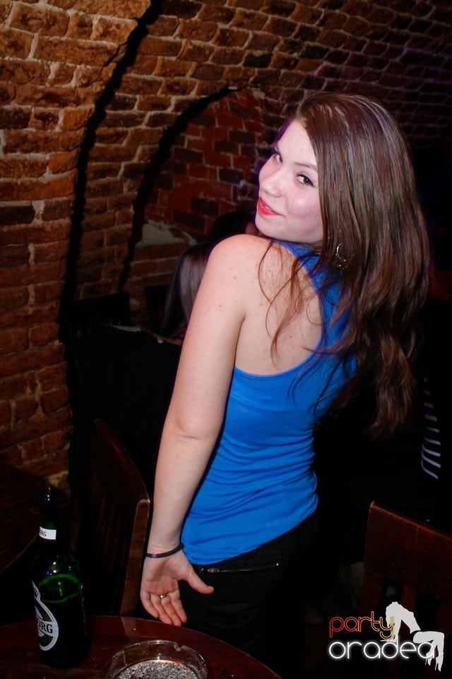 Miercuri seara e party în Club Escape, 