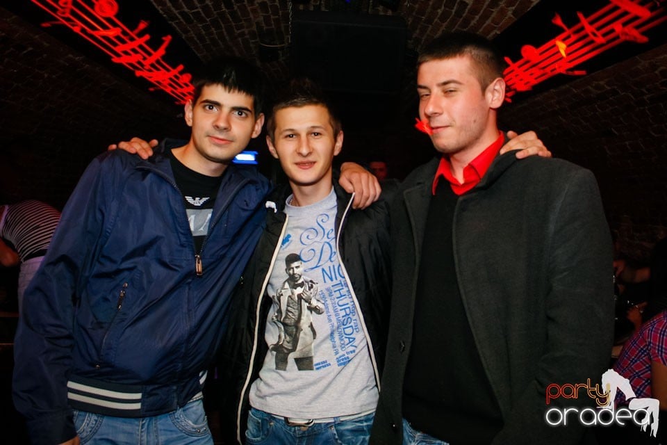 Miercuri seara e party în Club Escape, 