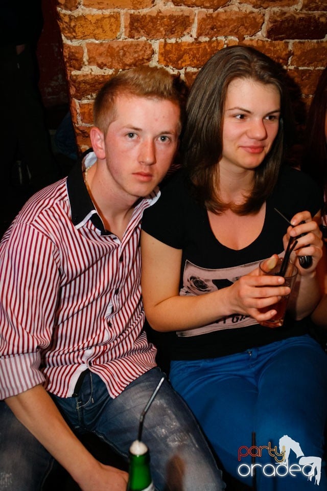 Miercuri seara e party în Club Escape, 