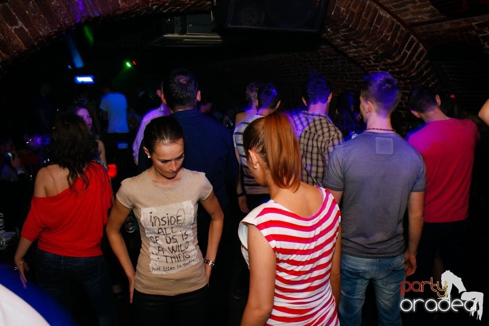 Miercuri seara e party în Club Escape, 
