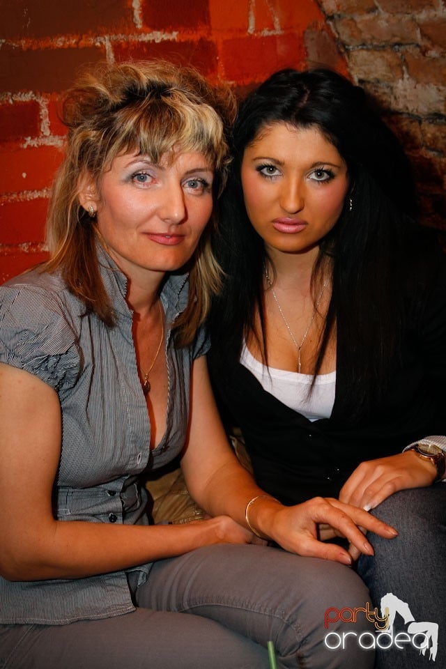 Miercuri seara e party în Club Escape, 