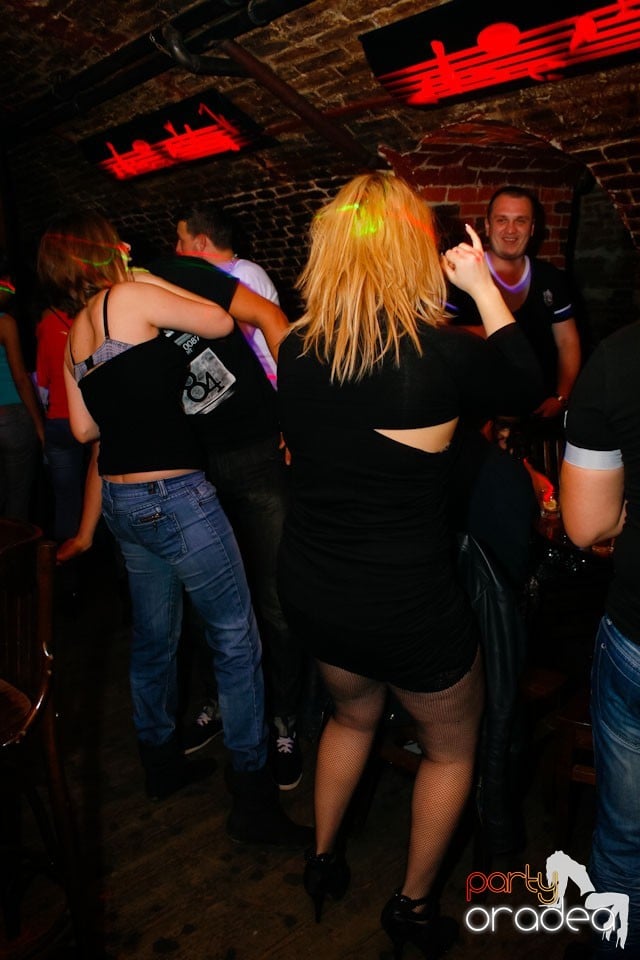 Miercuri seara e party în Club Escape, 