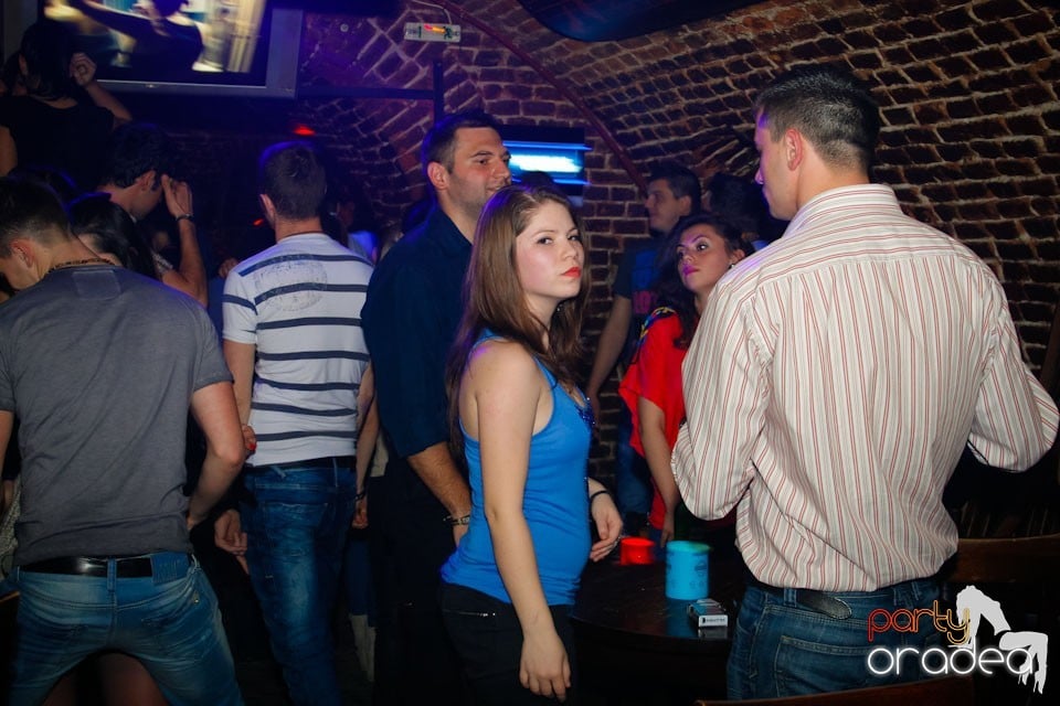 Miercuri seara e party în Club Escape, 