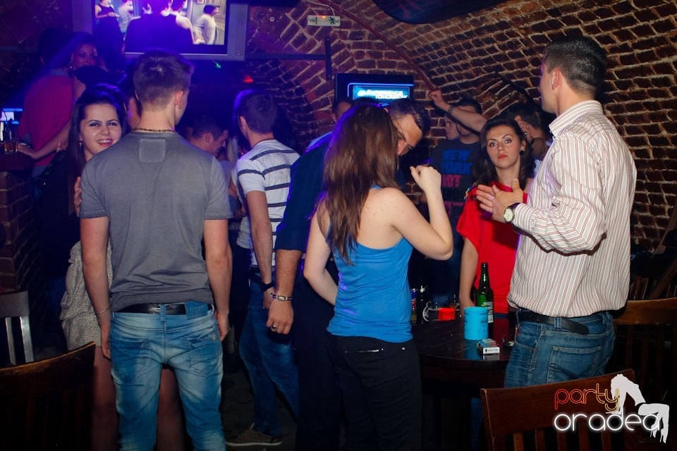 Miercuri seara e party în Club Escape, 